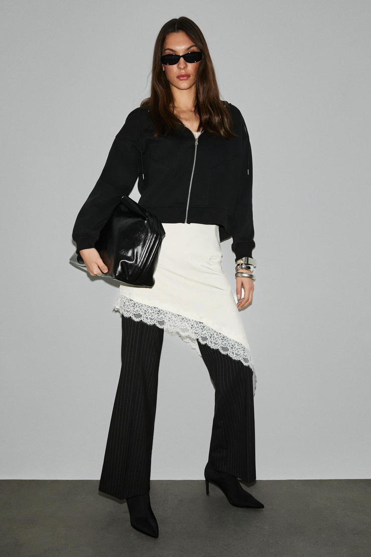 VYSELLE Kadın Önü Kesikli Metal Fermuarlı Kapüşonlu Etiket Detaylı Oversize Siyah Sweatshirt