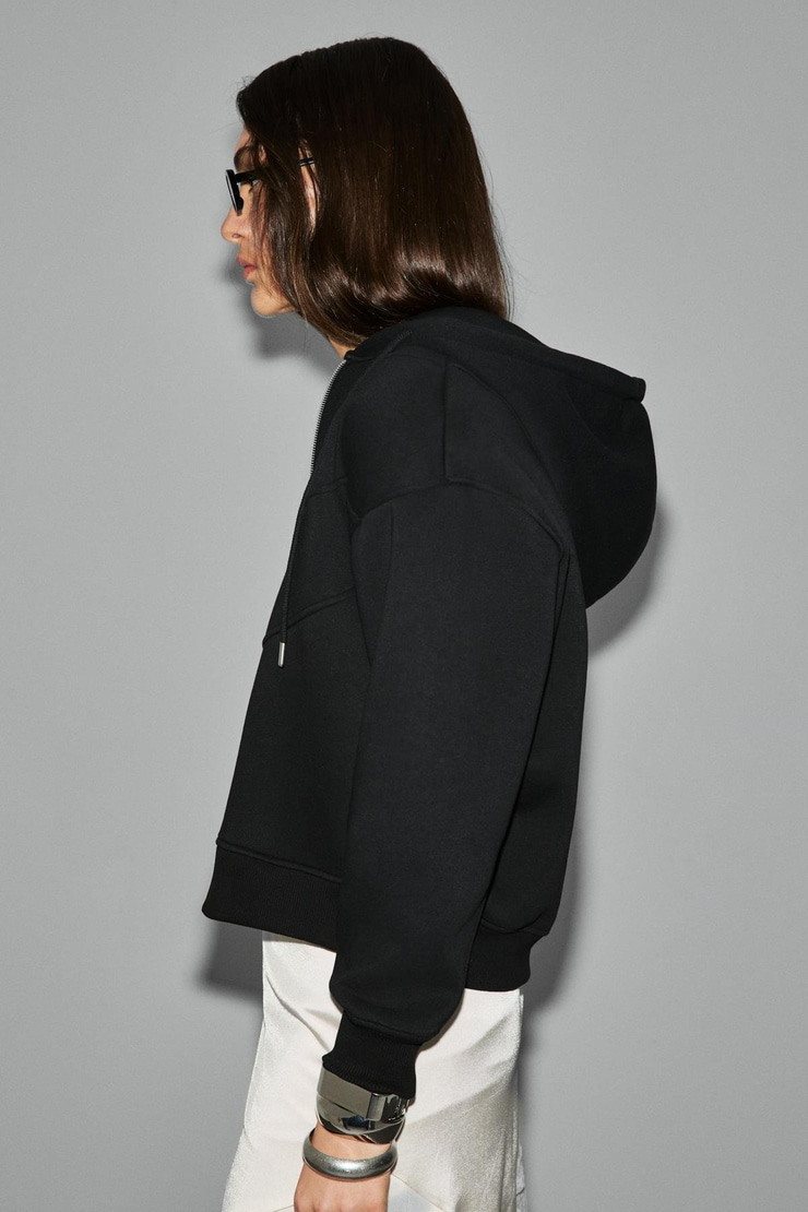 VYSELLE Kadın Önü Kesikli Metal Fermuarlı Kapüşonlu Etiket Detaylı Oversize Siyah Sweatshirt