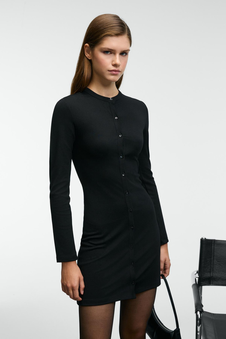 YSERNA Kadın Yuvarlak Yakalı Esnek Kumaşlı Düğmeli Siyah Elbise