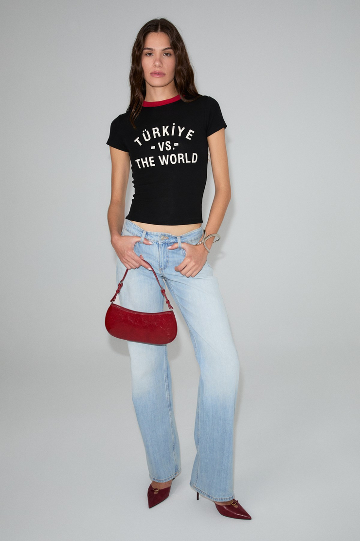 ALMILA Kadın Yumuşak Ve Esnek Kumaşlı Organik Pamuklu Dünya Kupasına Özel Baskılı Siyah T-Shirt