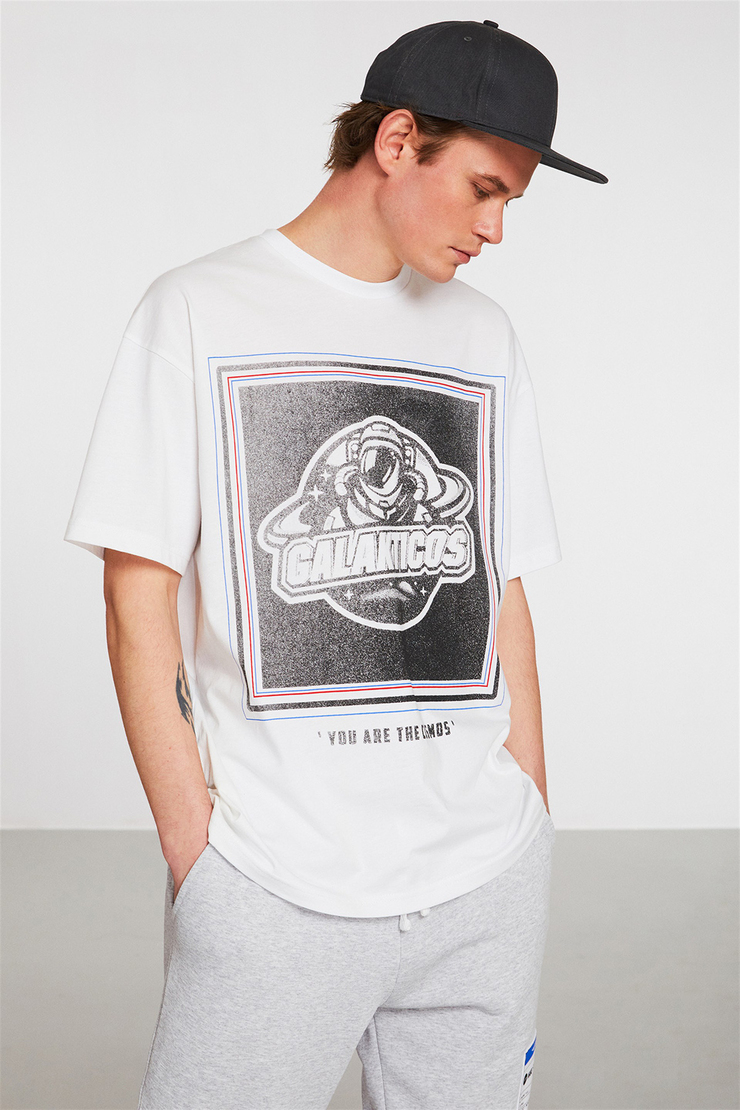 ANDROMEDA GALAKTICOS Erkek Beyaz Baskılı Yuvarlak Yaka Oversize T-Shirt
