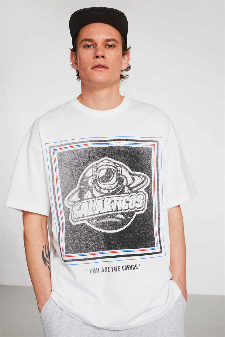 ANDROMEDA GALAKTICOS Erkek Beyaz Baskılı Yuvarlak Yaka Oversize T-Shirt