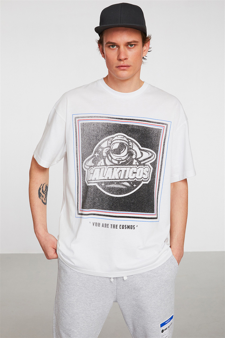 ANDROMEDA GALAKTICOS Erkek Beyaz Baskılı Yuvarlak Yaka Oversize T-Shirt
