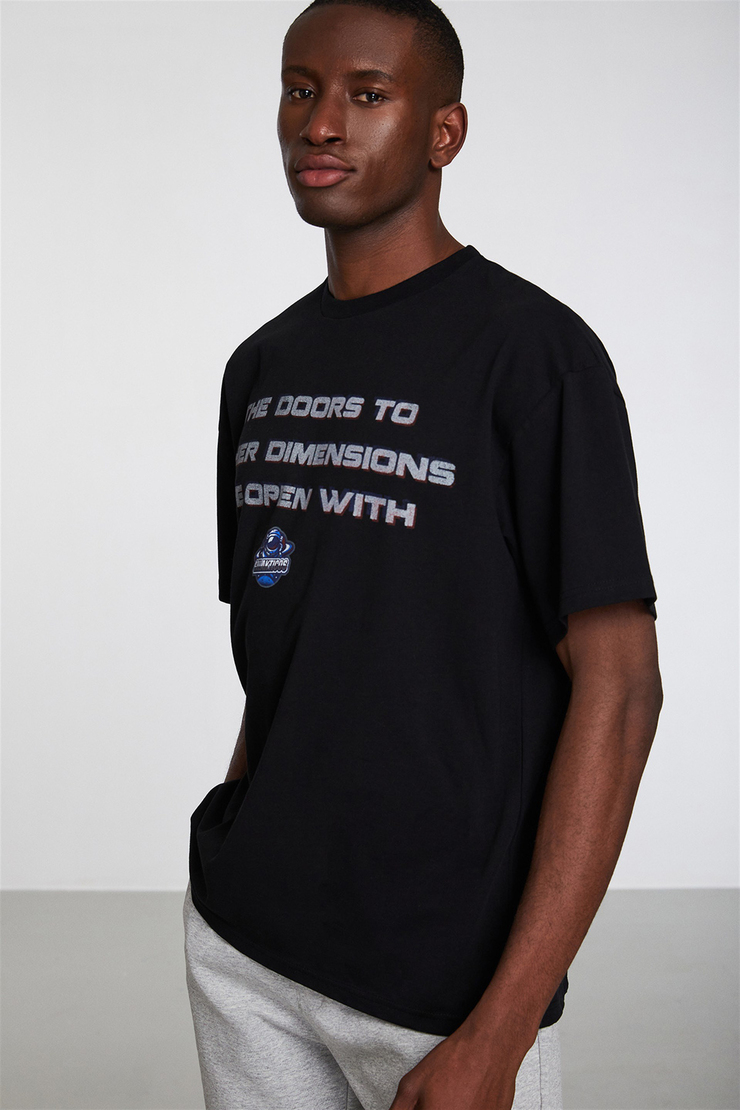 ANDROMEDA GALAKTICOS Erkek Siyah Baskılı Yuvarlak Yaka Oversize T-Shirt