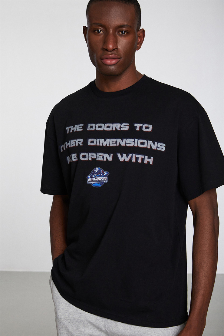 ANDROMEDA GALAKTICOS Erkek Siyah Baskılı Yuvarlak Yaka Oversize T-Shirt