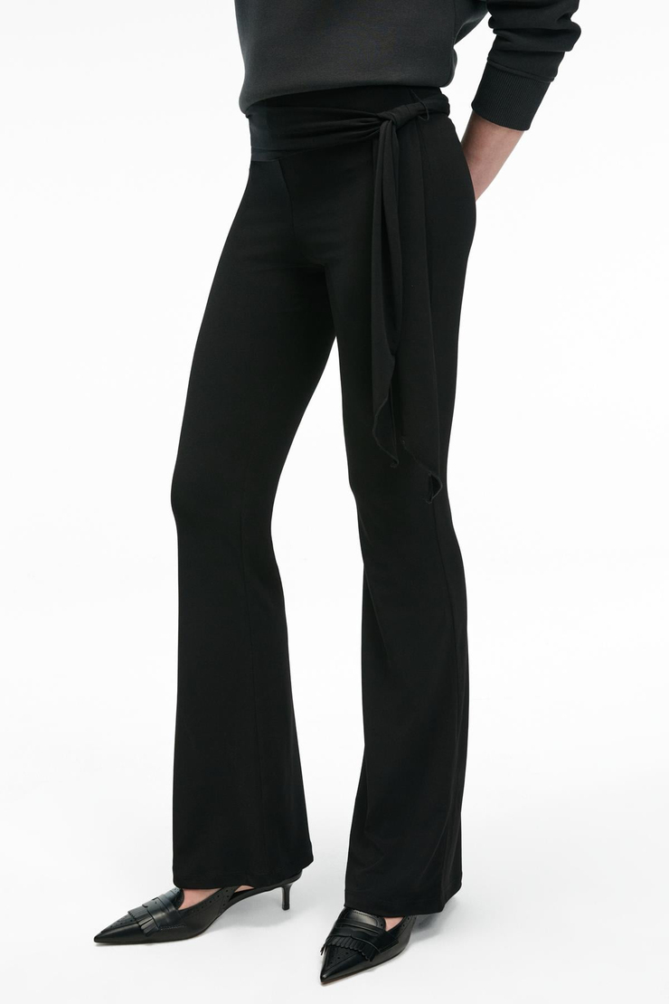 AYSHUR Kadın Esnek Kumaşlı Kemer Detaylı Geniş Paçalı Slim Fit Siyah Pantolon