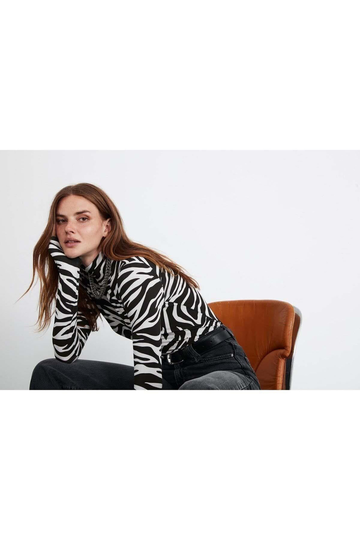 CAMILLA  Slim Siyah - Zebra Tekli Bluz