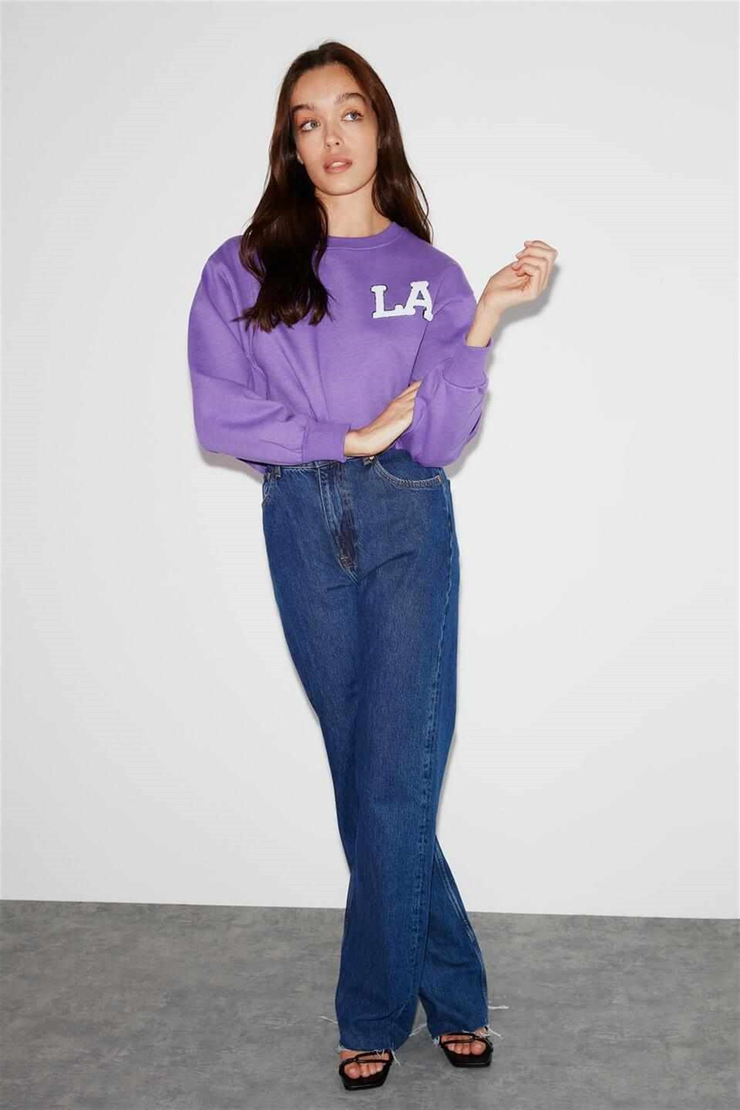CLARA Kadın Mor Kolej Aplikeli Yuvarlak Yaka Crop Fit Sweatshirt