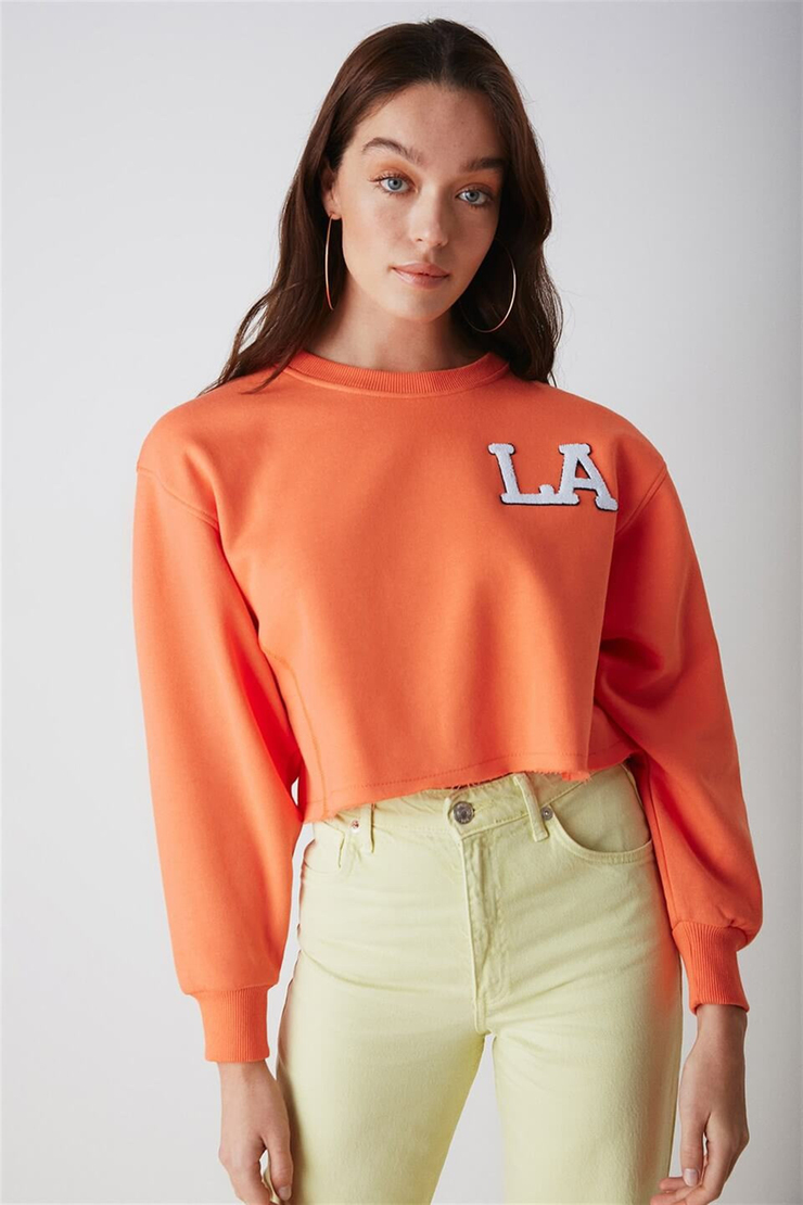 CLARA Kadın Turuncu Kolej Aplikeli Yuvarlak Yaka Crop Fit Sweatshirt