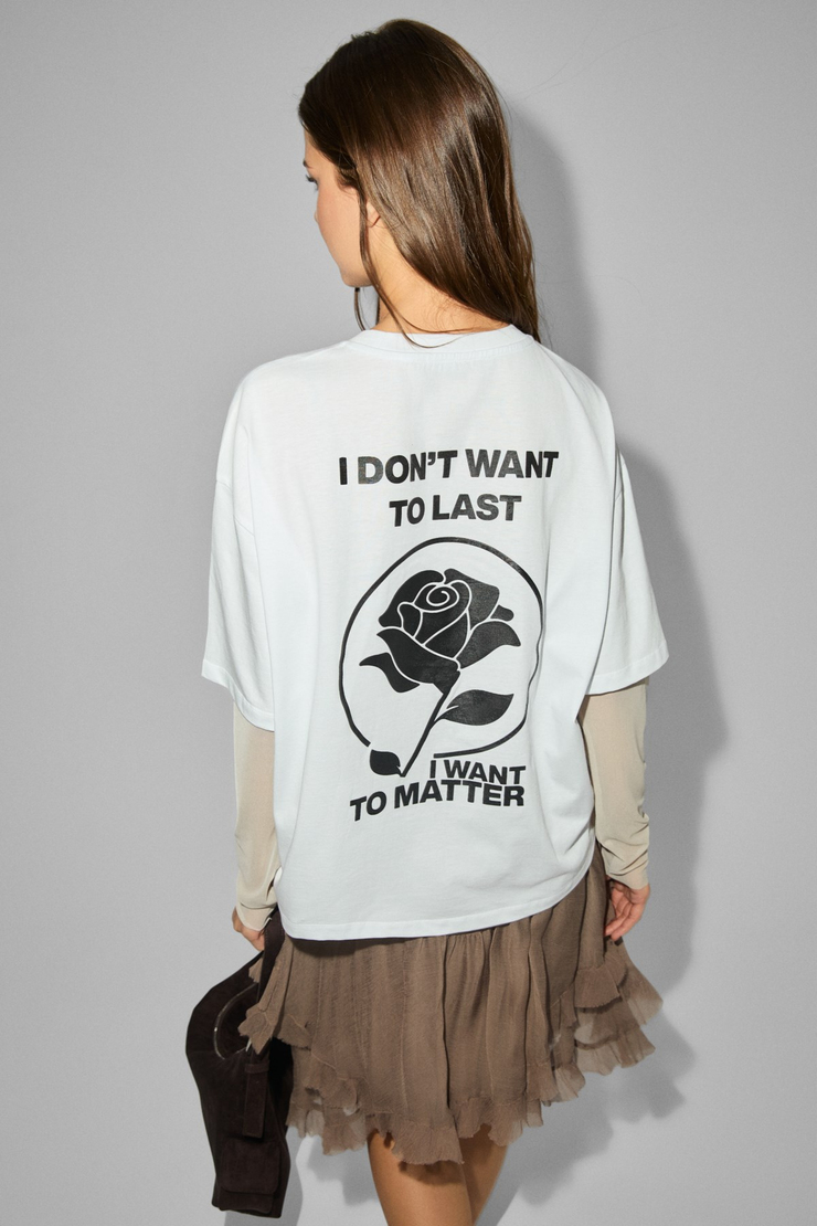COLENYA Kadın Kolları Tül Kumaşlı Baskı Detaylı Regular Beyaz T-Shirt