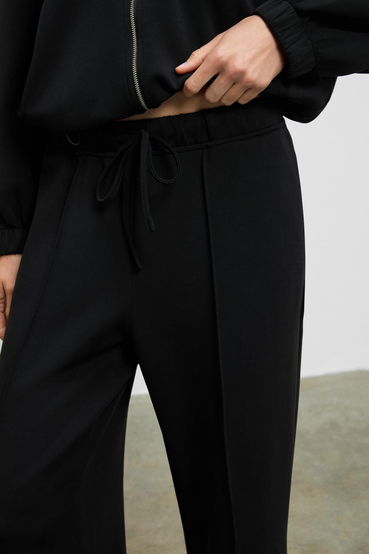 COMFY Kadın Yumuşak Ve Esnek Kumaşlı Çift Cepli Beli Lastikli Relaxed Fit Siyah Eşofman Altı