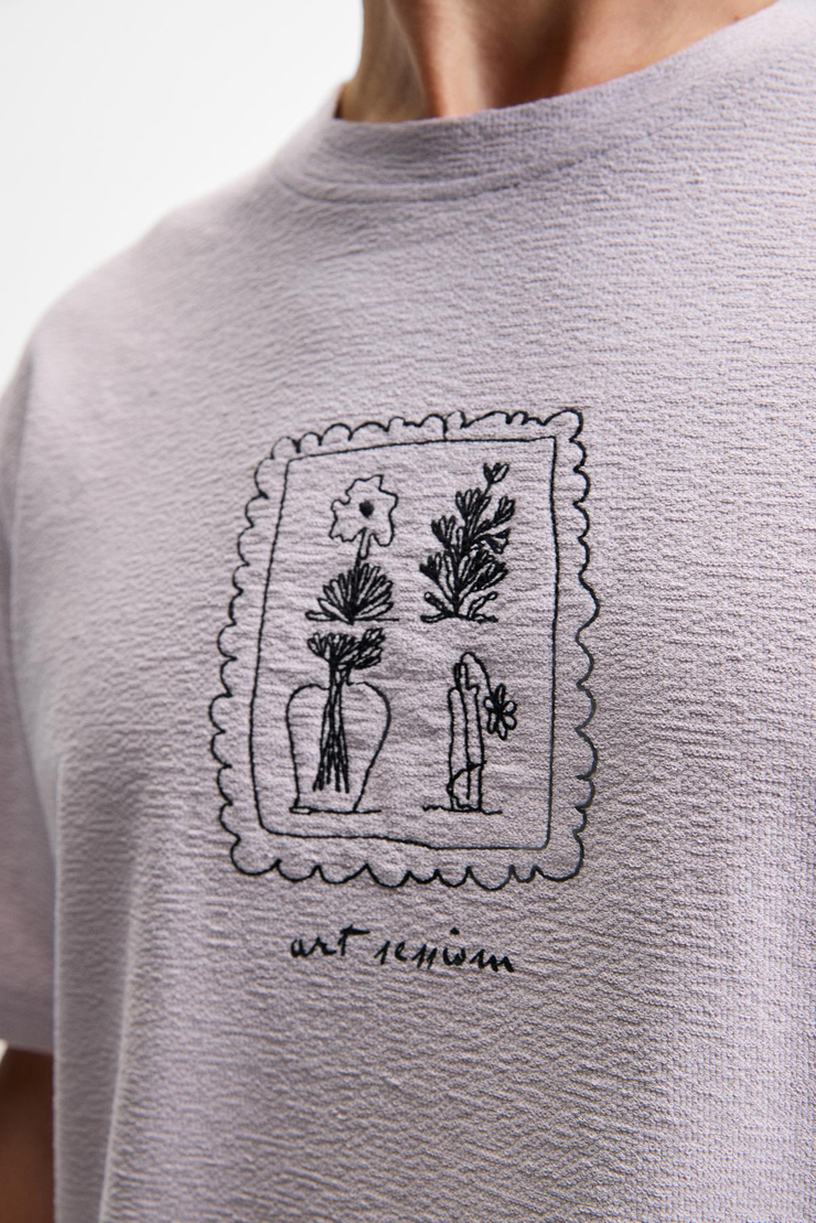 DAPPERLY Erkek Ön Baskı Ve Nakış Detaylı Organik Pamuk Bisiklet Yaka Regular Fit Lila T-Shirt