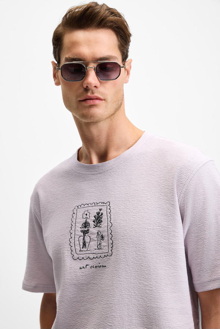 DAPPERLY Erkek Ön Baskı Ve Nakış Detaylı Organik Pamuk Bisiklet Yaka Regular Fit Lila T-Shirt