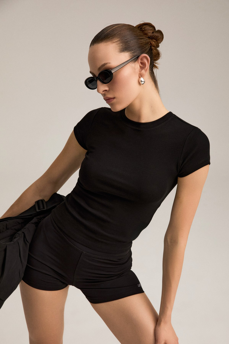 EMERYA Kadın Yuvarlak Yaka Örme Slim Fit Siyah T-Shirt
