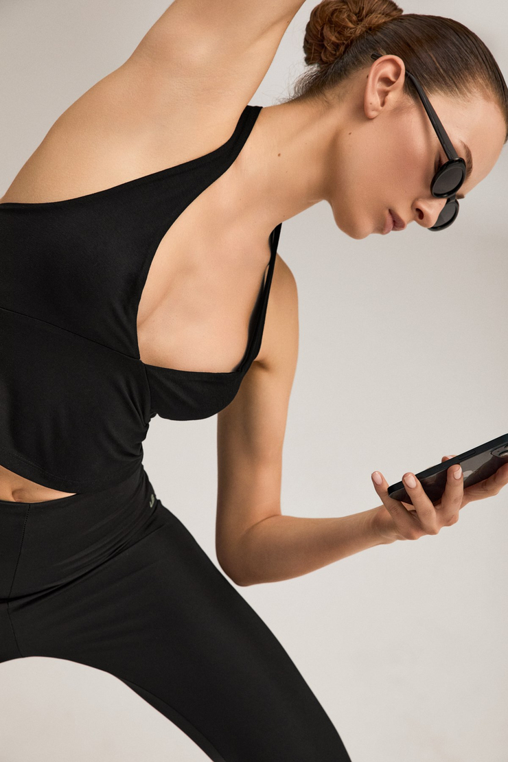 EYNA Kadın Halter Yaka Kalın Askılı Sırtı Açık Crop Siyah Bluz