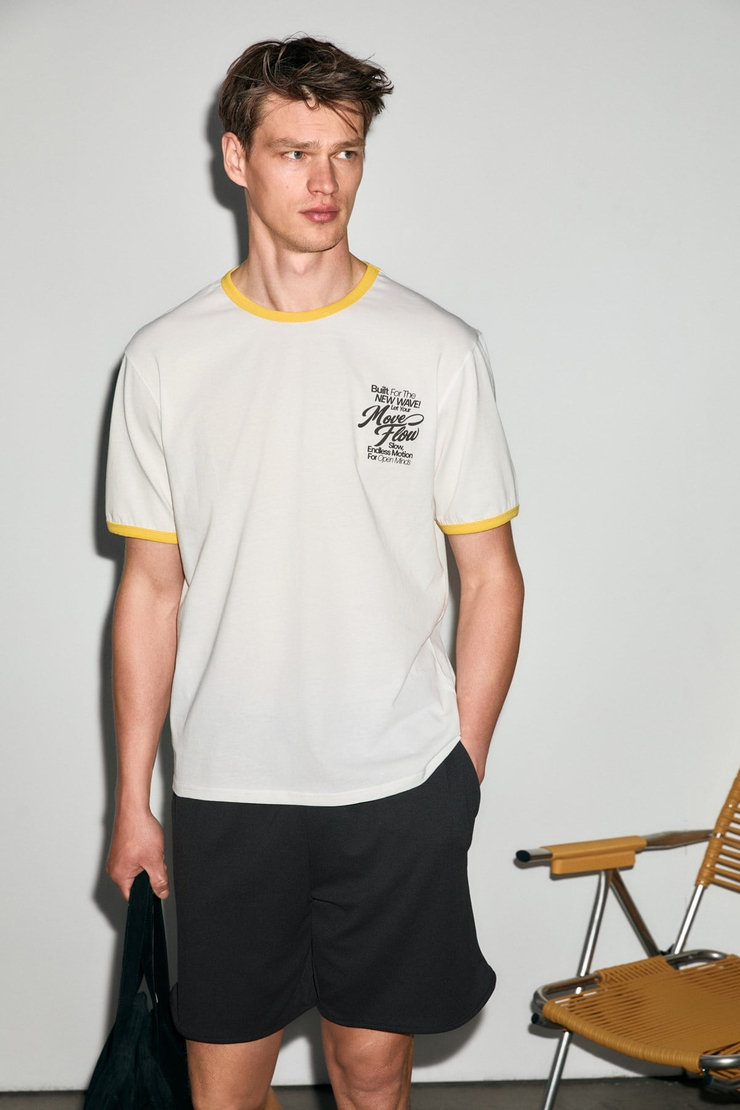 GOLONDRO Erkek %100 Organik Pamuklu Kontrast Biyeli Baskı Detaylı Regular Fit Ekru T-Shirt
