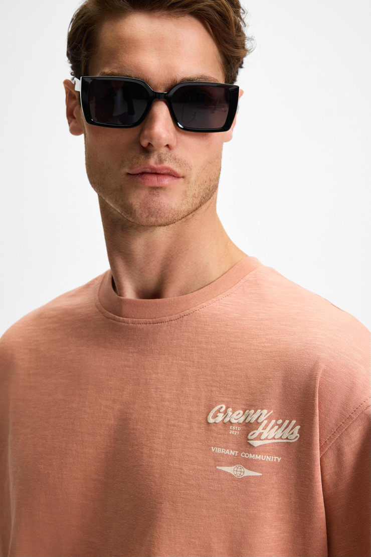 GRENN Erkek Ön Baskı ve Nakış Detaylı Oversize Kısa Kol Organik Pamuıklu Kiremit Rengi T-Shirt