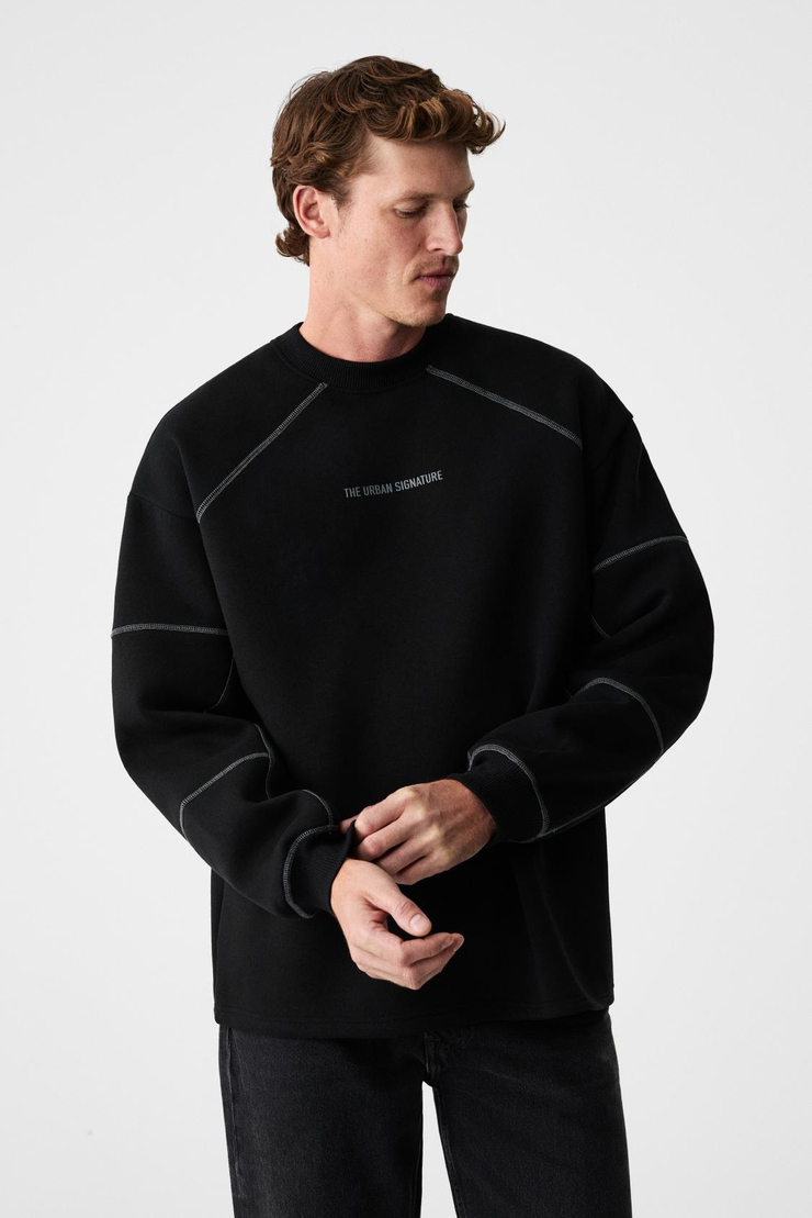 HAL Erkek Yuvarlak Yaka Önünde Ve Kollarında Süs Dikiş Detaylı Baskılı Regular Fit Siyah Sweatshirt