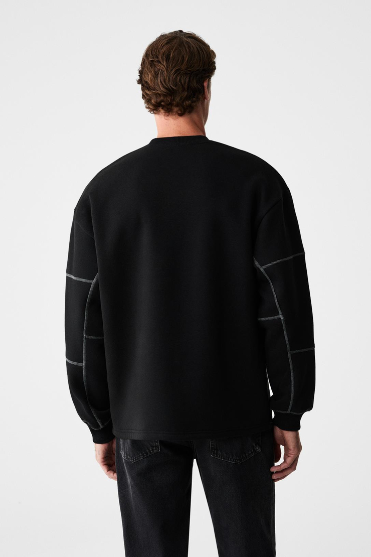 HAL Erkek Yuvarlak Yaka Önünde Ve Kollarında Süs Dikiş Detaylı Baskılı Regular Fit Siyah Sweatshirt