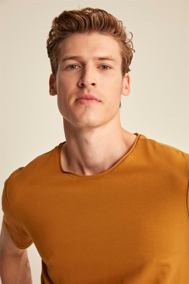 JACE Erkek Kahverengi Düz Renk Yuvarlak Yaka Slim Fit T-Shirt