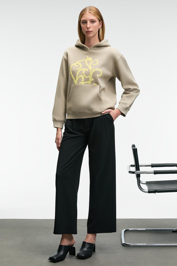 LIORAEN Kadın Baskılı Relaxed Kanguru Cepli Kapüşonlu Taş Rengi Sweatshirt