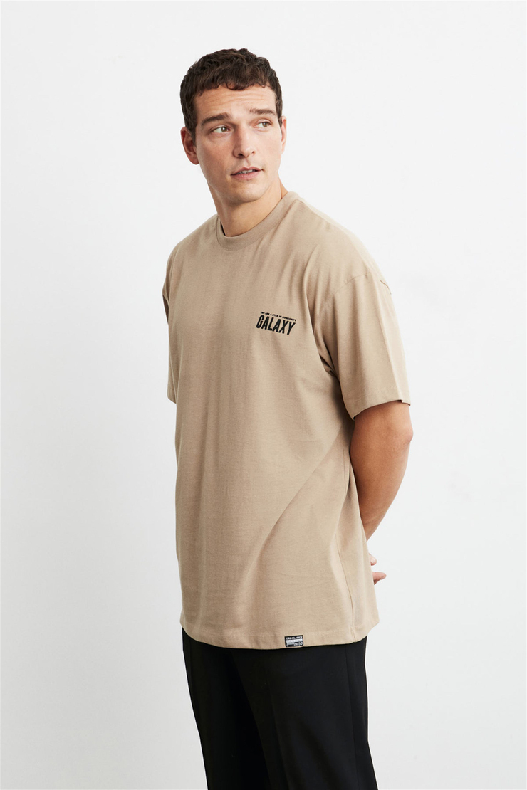 MAXIMUS Erkek Bej Baskılı Yuvarlak Yaka Oversize T-Shirt