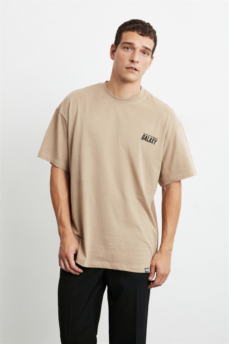 MAXIMUS Erkek Bej Baskılı Yuvarlak Yaka Oversize T-Shirt