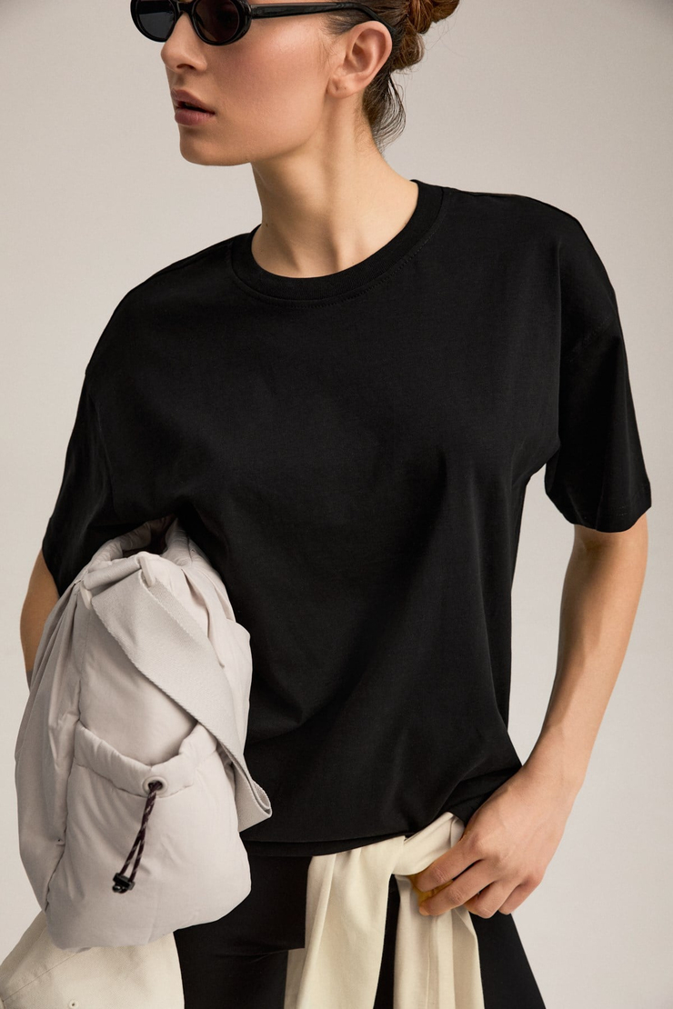 NAYSA Kadın %100 Organik Pamuk Relaxed Fit Yırtmaçlı Yuvarlak Yakalı Siyah T-Shirt