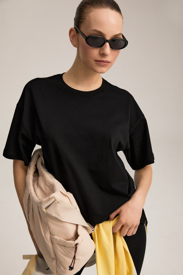 NAYSA Kadın %100 Organik Pamuk Relaxed Fit Yırtmaçlı Yuvarlak Yakalı Siyah T-Shirt