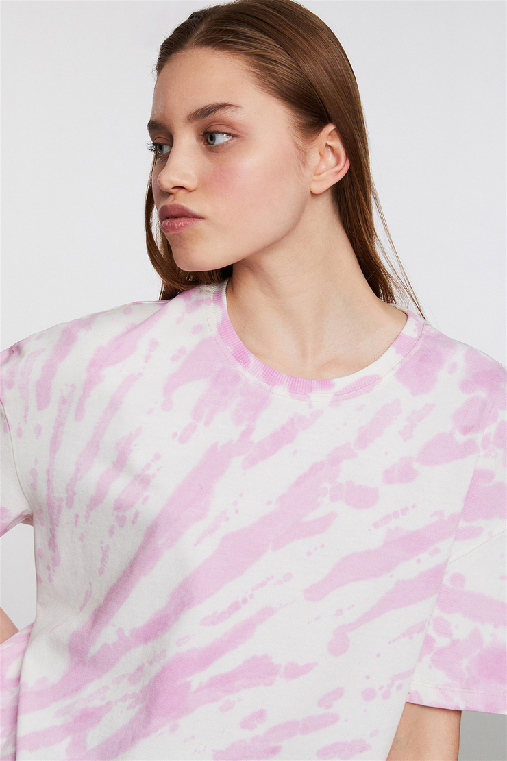 Nıgerıa Kadın Pembe Batik Yuvarlak Yaka Comfort Fit T-Shirt