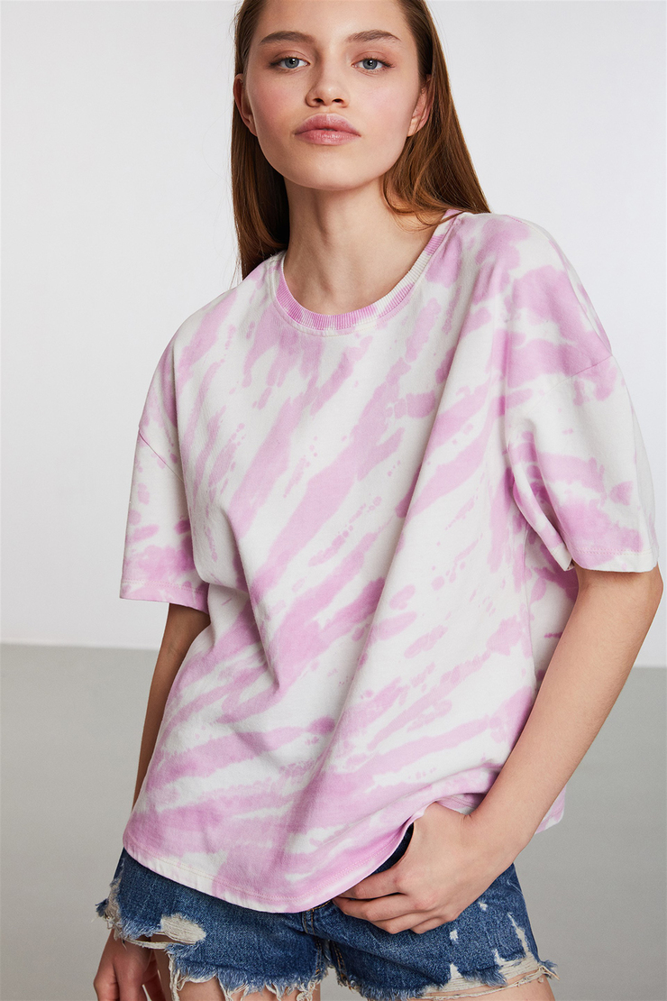 Nıgerıa Kadın Pembe Batik Yuvarlak Yaka Comfort Fit T-Shirt