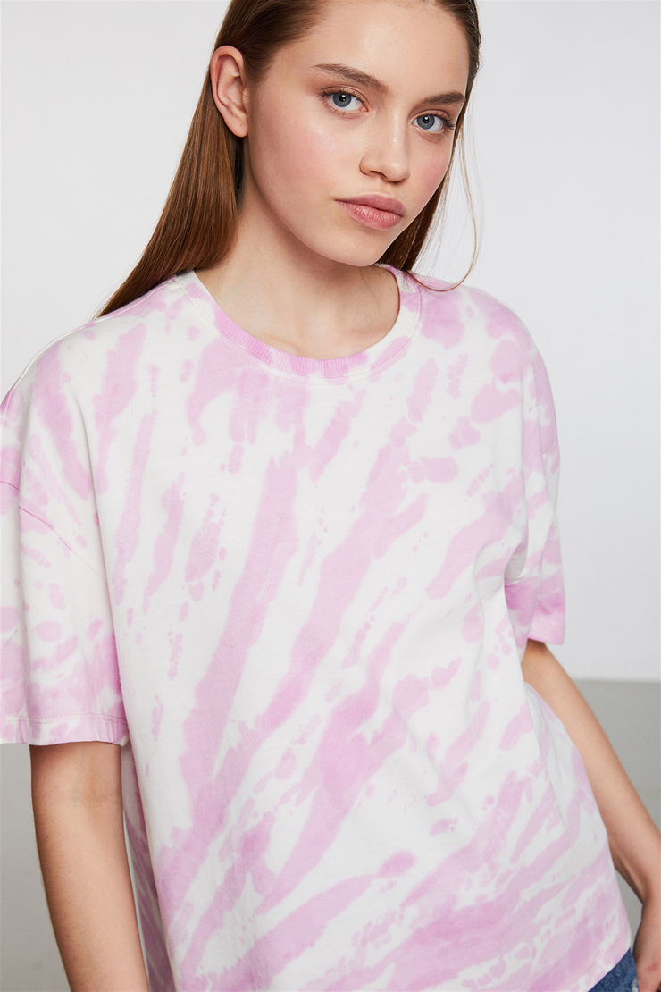 Nıgerıa Kadın Pembe Batik Yuvarlak Yaka Comfort Fit T-Shirt