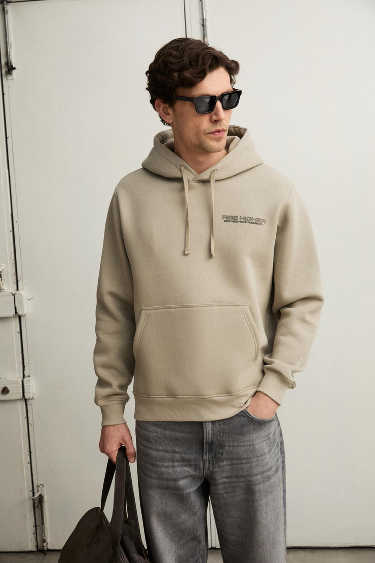 PLAIN Erkek Organik Pamuklu İçi Polarlı Kangru Cepli Bakılı Rwgular Taş Rengi Sweatshirt