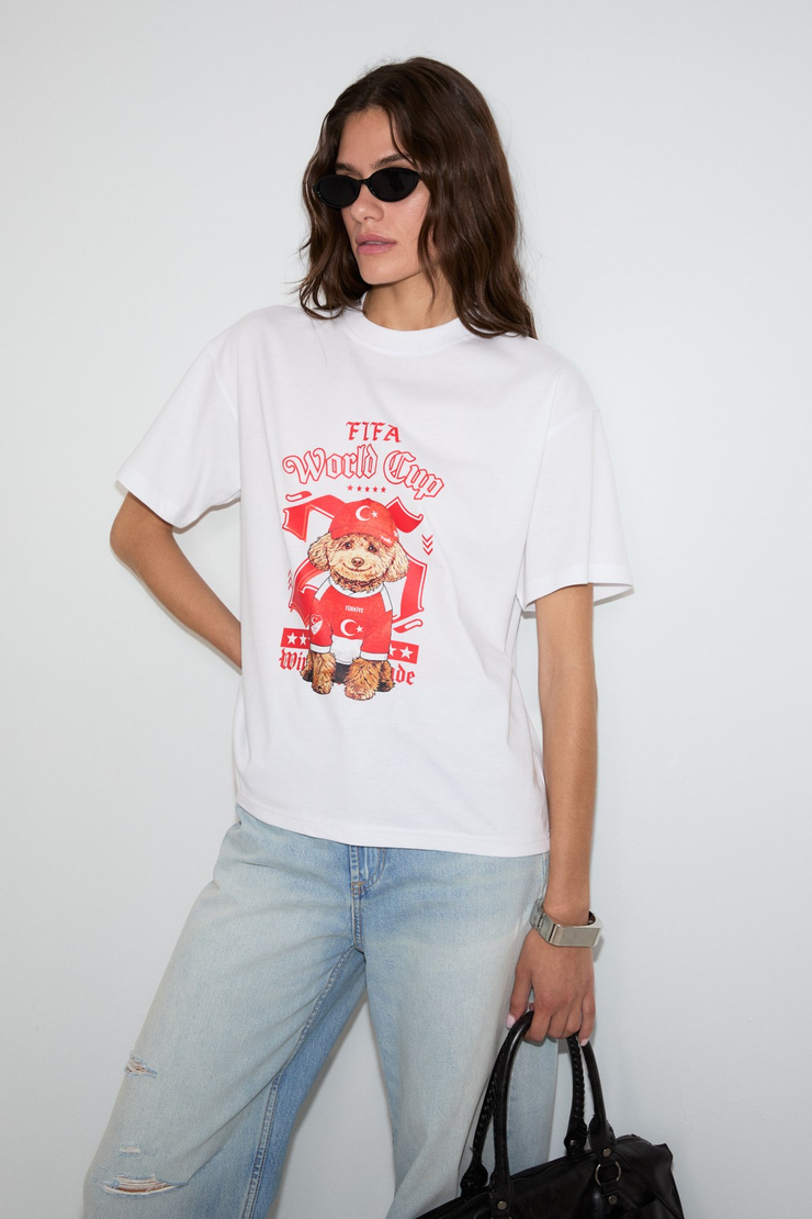 PLENE Kadın Yumuşak Ve Esnek Kumaşlı Organik Pamuklu Dünya Kupasına Özel Baskılı Beyaz T-Shirt