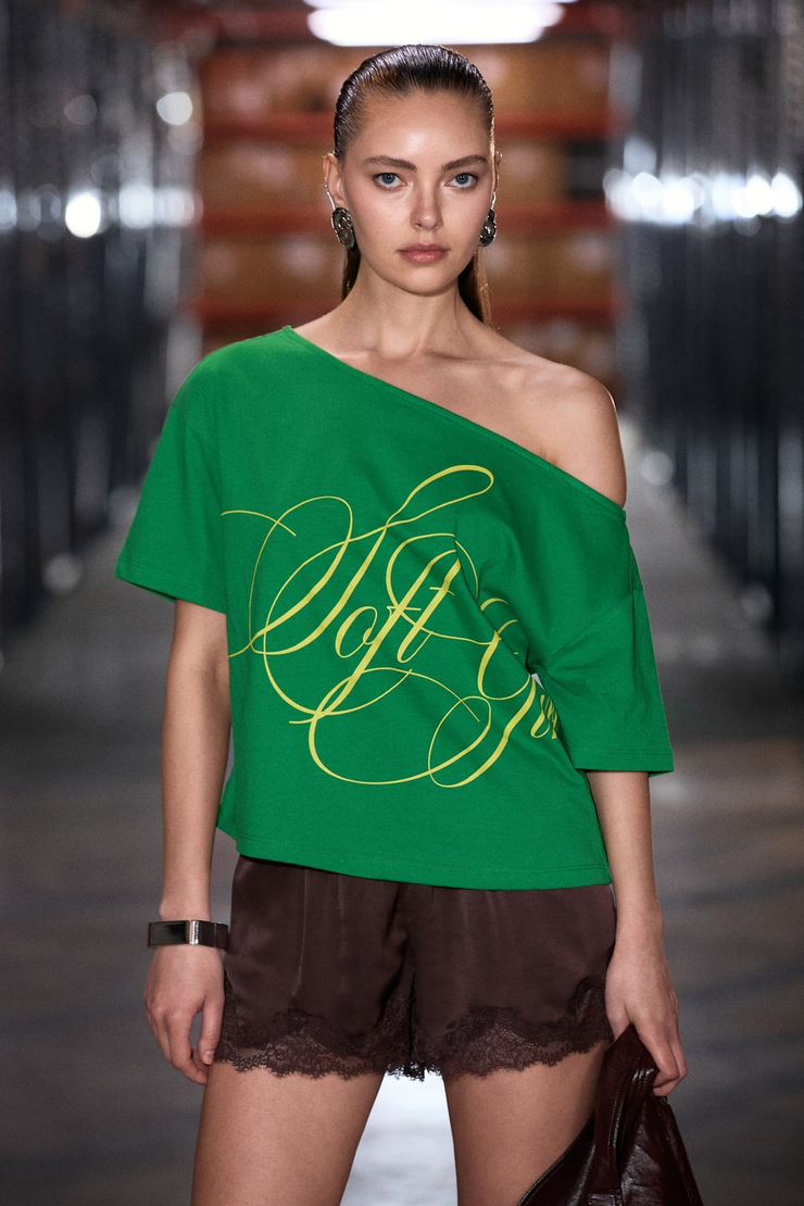 QALY Kadın Kayık Yaka Tek Omuz Kısa Kol Ön Ve Arka Baskı Detaylı Relaxed Yeşil T-Shirt