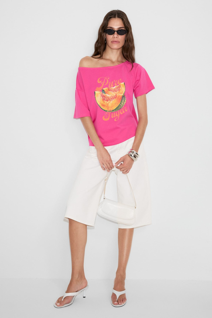 QALY Kadın Kayık Yaka Tek Omuz Kısa Kol Ön Ve Arka Baskı Detaylı Relaxed Pembe T-Shirt