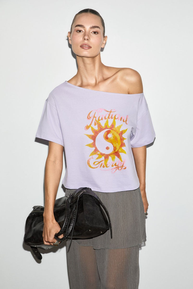 QALY Kadın Kayık Yaka Tek Omuz Kısa Kol Ön Ve Arka Baskı Detaylı Relaxed Lila T-Shirt
