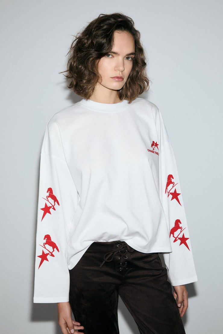 RIVOLYN Kadın Yumuşak Kumaşlı Baskı Detaylı Oversize Uzun Kollu Beyaz T-Shirt