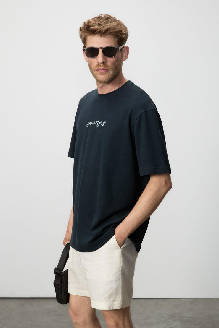 SAIMON Erkek %100 Organik Pamuklu Yuvarlak Yakalı Nakış Detaylı Regular Fit Lacivert T-Shirt