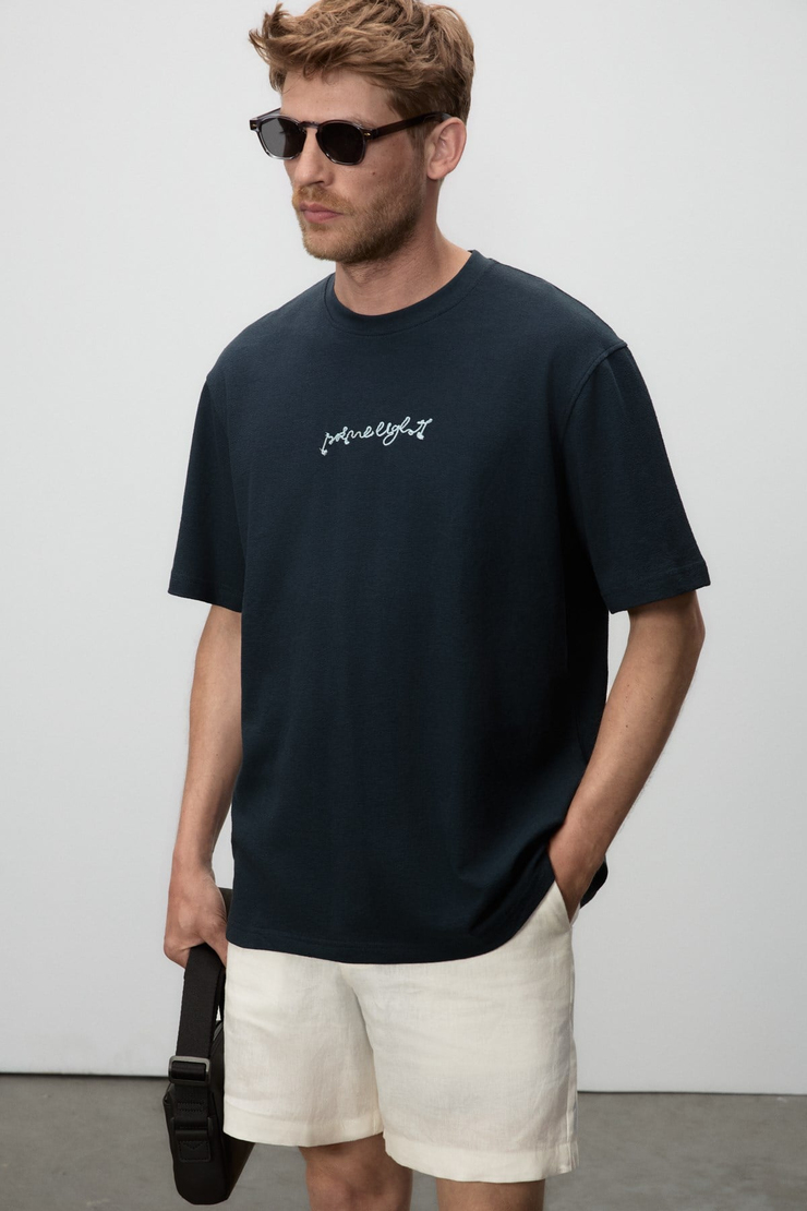 SAIMON Erkek %100 Organik Pamuklu Yuvarlak Yakalı Nakış Detaylı Regular Fit Lacivert T-Shirt