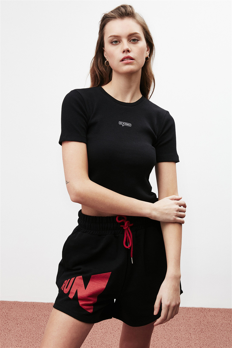 SUNNY Kadın Siyah Nakışlı-İşlemeli Yuvarlak Yaka Crop Fit Bluz