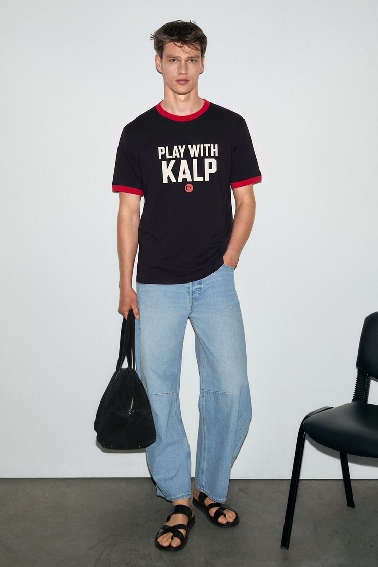 TULGEN Erkek %100 Organik Pamuklu Kontrast Yakalı Dünya Kupasına Özel Baskılı Siyah T-Shirt
