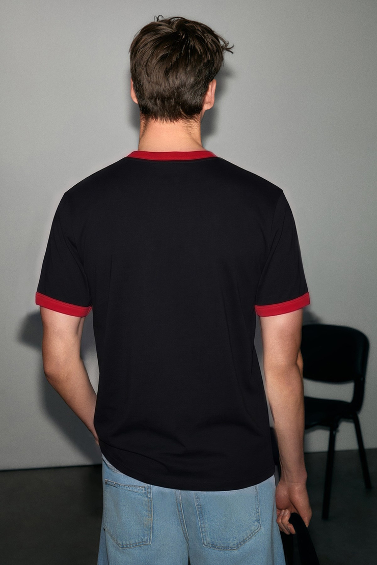 TULGEN Erkek %100 Organik Pamuklu Kontrast Yakalı Dünya Kupasına Özel Baskılı Siyah T-Shirt
