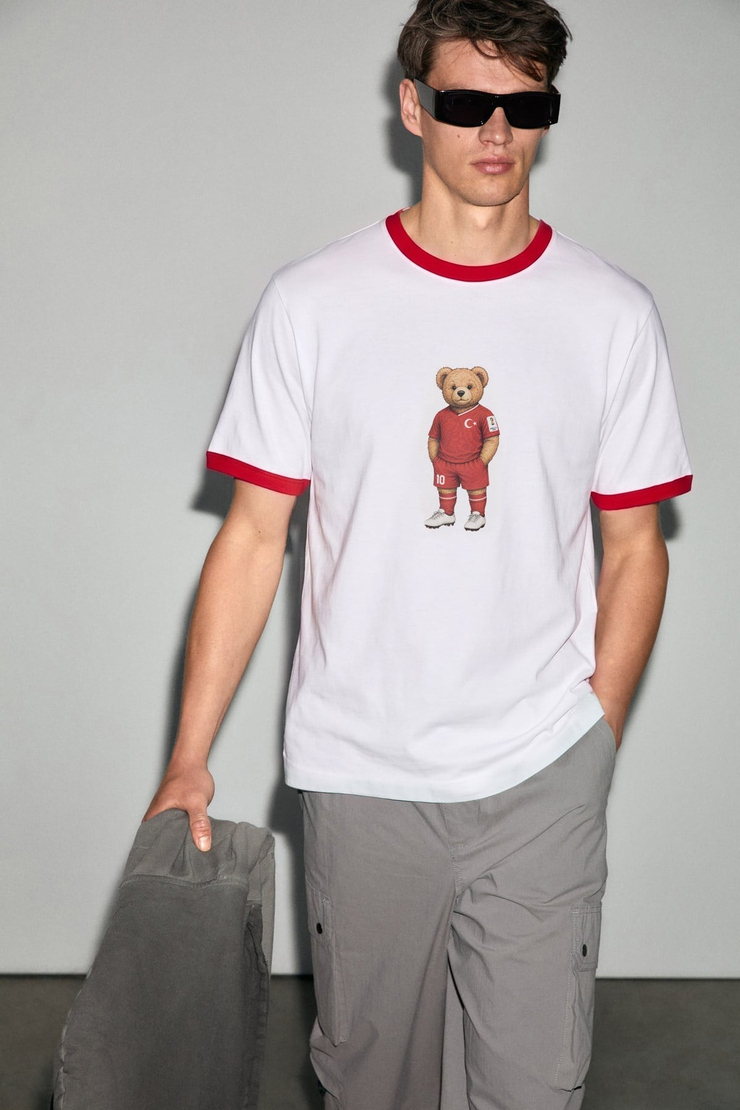 ULGEN Erkek %100 Organik Pamuklu Kontrast Yakalı Dünya Kupasına Özel Baskılı Beyaz T-Shirt