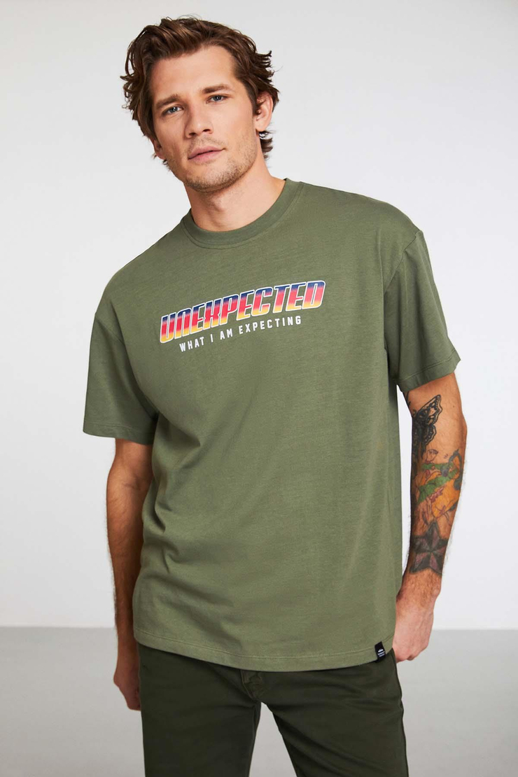 Unexpected Erkek  Oversize Bisiklet Yaka Kısa Kollu Önü Baskılı Geniş Kesim Haki T-Shirt
