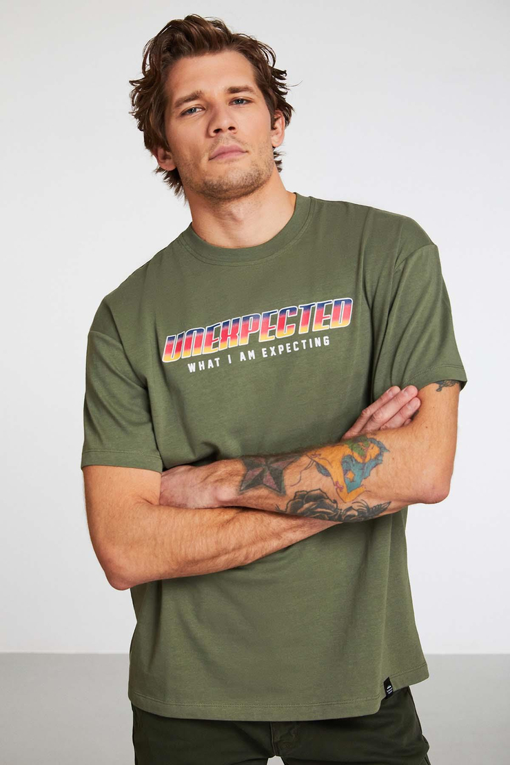 Unexpected Erkek  Oversize Bisiklet Yaka Kısa Kollu Önü Baskılı Geniş Kesim Haki T-Shirt