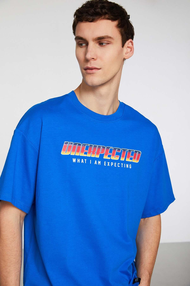 Unexpected Erkek  Oversize Bisiklet Yaka Kısa Kollu Önü Baskılı Geniş Kesim Saks Mavi T-Shirt