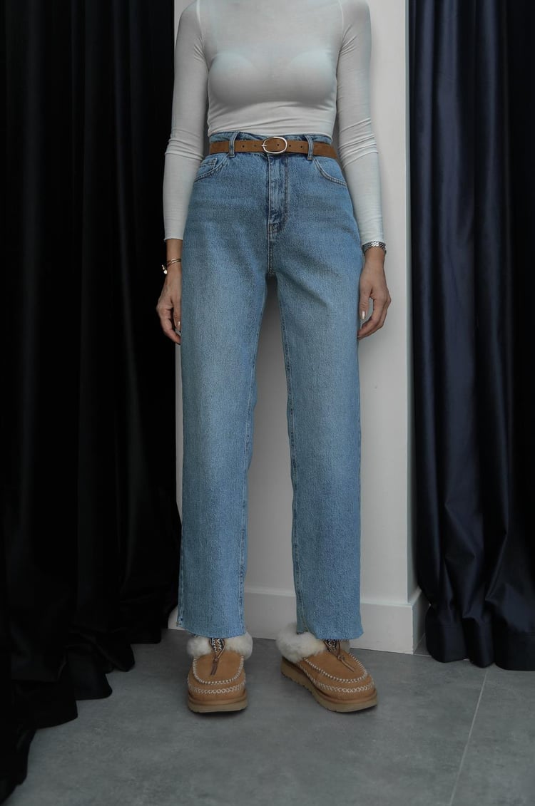 Açık Mavi Kemerli Straight Paçası Kesik Jean