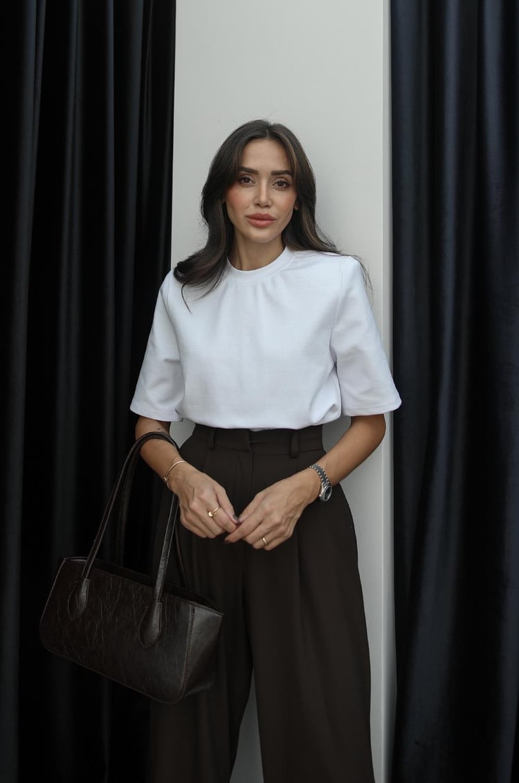 Beyaz Rosa Vatkalı Tişört