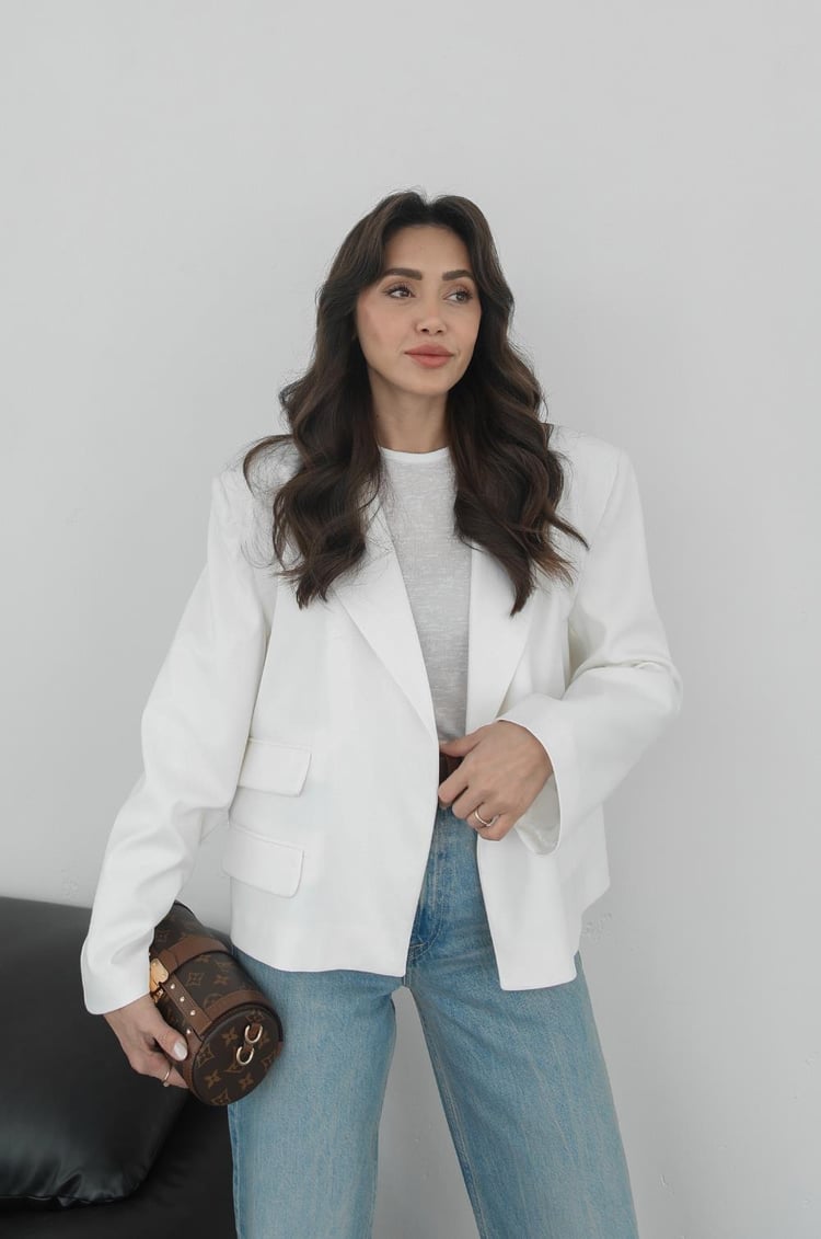 Ekru Cep Detaylı Kısa Blazer Ceket
